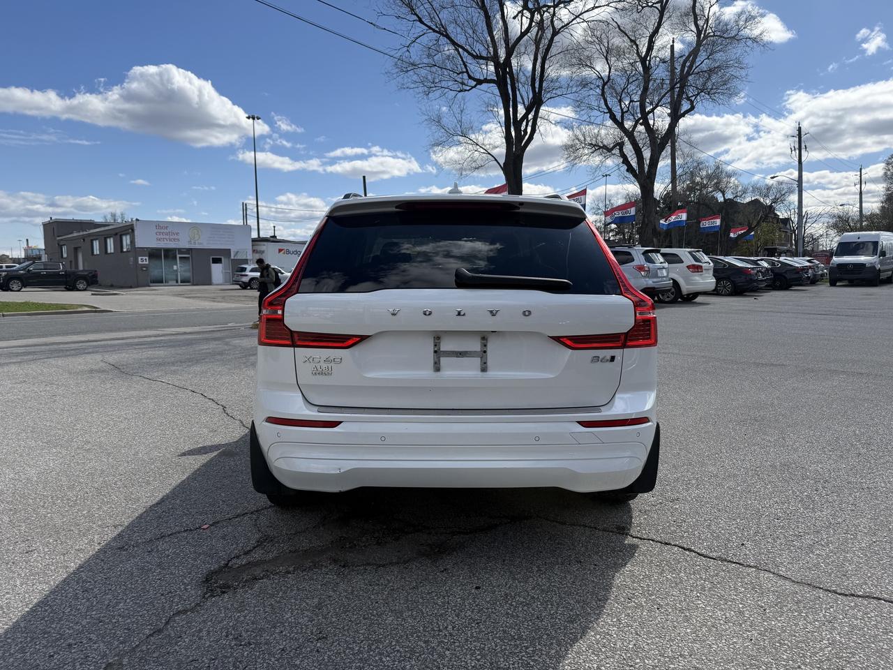 2022 Volvo XC60 No Accidents l B6 l AWD l Momentum l 2 Keys Photo