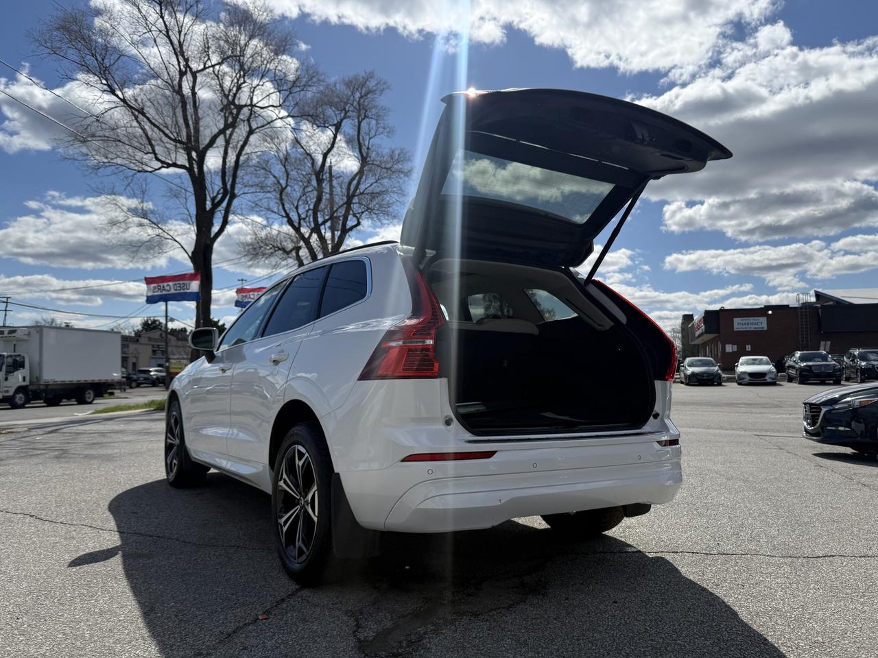 2022 Volvo XC60 No Accidents l B6 l AWD l Momentum l 2 Keys Photo