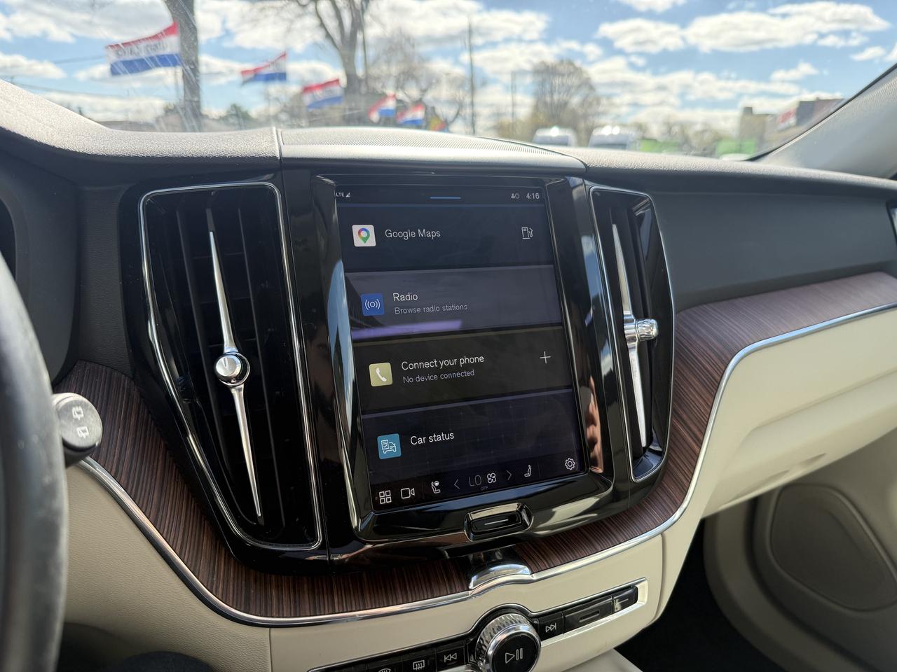 2022 Volvo XC60 No Accidents l B6 l AWD l Momentum l 2 Keys Photo