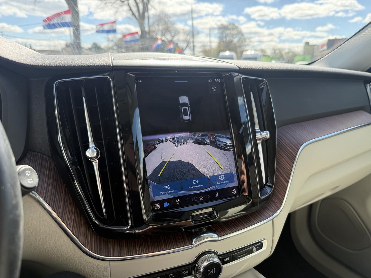 2022 Volvo XC60 No Accidents l B6 l AWD l Momentum l 2 Keys Photo