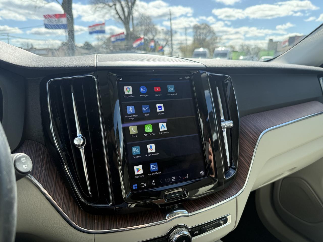2022 Volvo XC60 No Accidents l B6 l AWD l Momentum l 2 Keys Photo