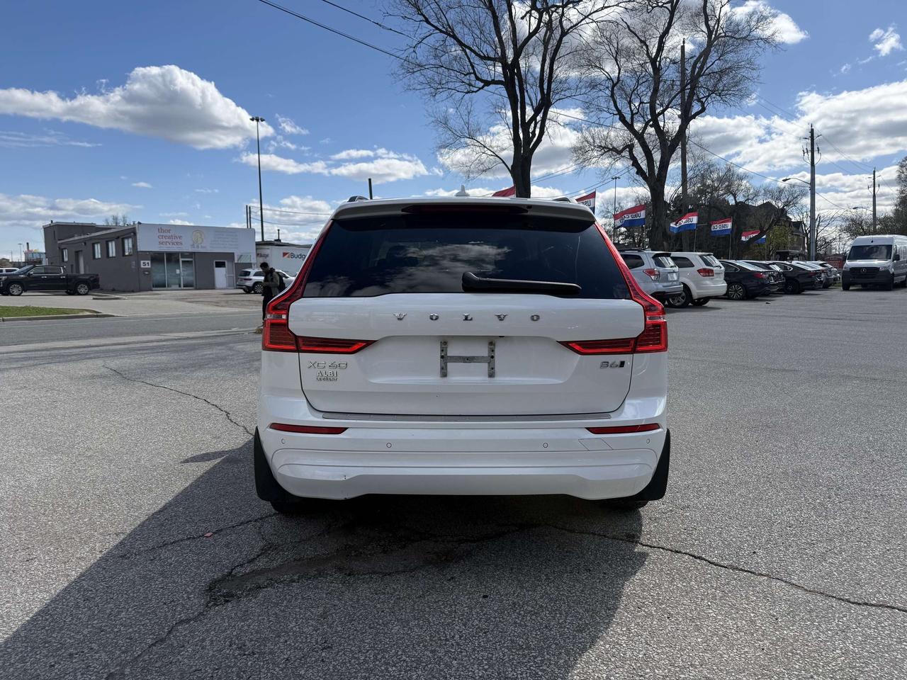 2022 Volvo XC60 No Accidents l B6 l AWD l Momentum l 2 Keys Photo