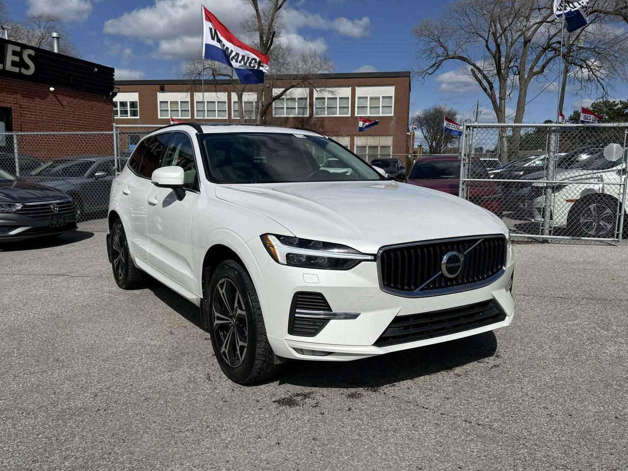 2022 Volvo XC60 No Accidents l B6 l AWD l Momentum l 2 Keys Photo