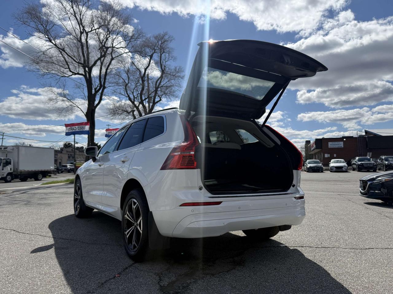 2022 Volvo XC60 No Accidents l B6 l AWD l Momentum l 2 Keys Photo