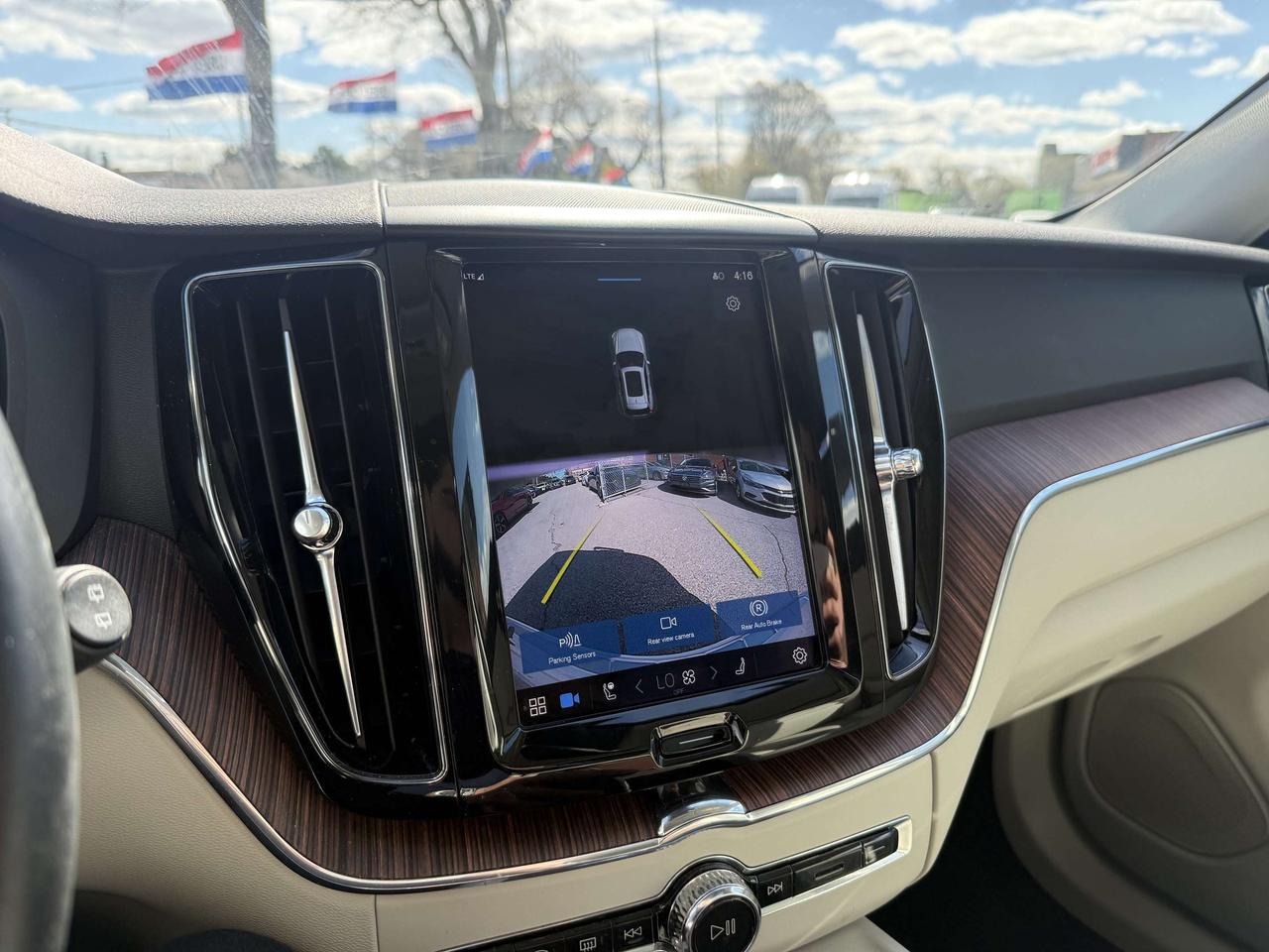 2022 Volvo XC60 No Accidents l B6 l AWD l Momentum l 2 Keys Photo