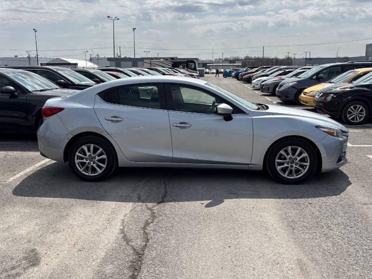 2017 Mazda MAZDA3 GS l Auto l FWD l 2.0L l 4Cyl l Skyactive Tech l Photo2
