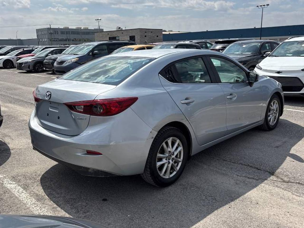 2017 Mazda MAZDA3 GS l Auto l FWD l 2.0L l 4Cyl l Skyactive Tech l Photo