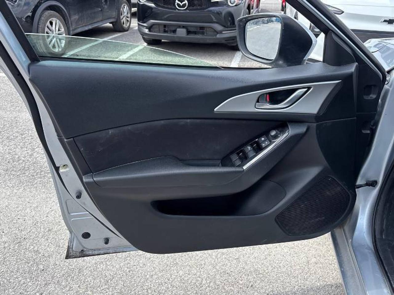 2017 Mazda MAZDA3 GS l Auto l FWD l 2.0L l 4Cyl l Skyactive Tech l Photo