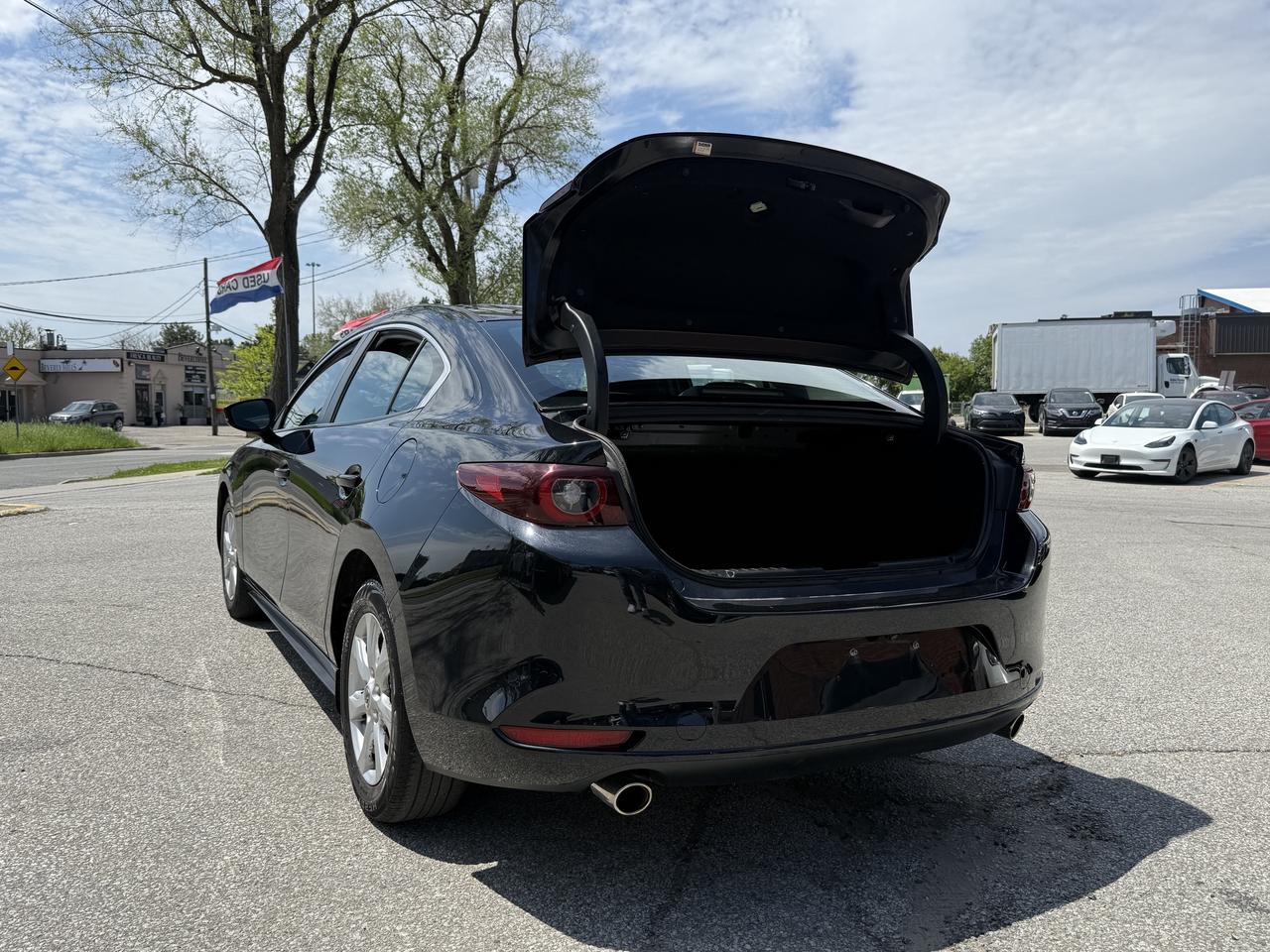 2023 Mazda MAZDA3 Mazda Warranty l FWD l GS l 2.0L l 4Cyl l Auto Photo