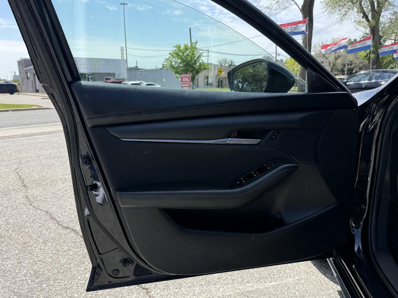 2023 Mazda MAZDA3 Mazda Warranty l FWD l GS l 2.0L l 4Cyl l Auto Photo