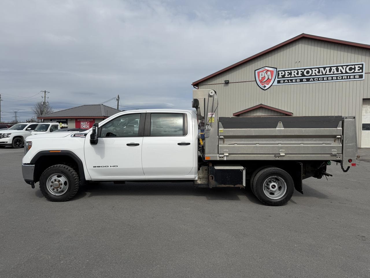 2020 GMC Sierra 3500HD 4WD Crew Cab 177  WB, 60  CA Photo3
