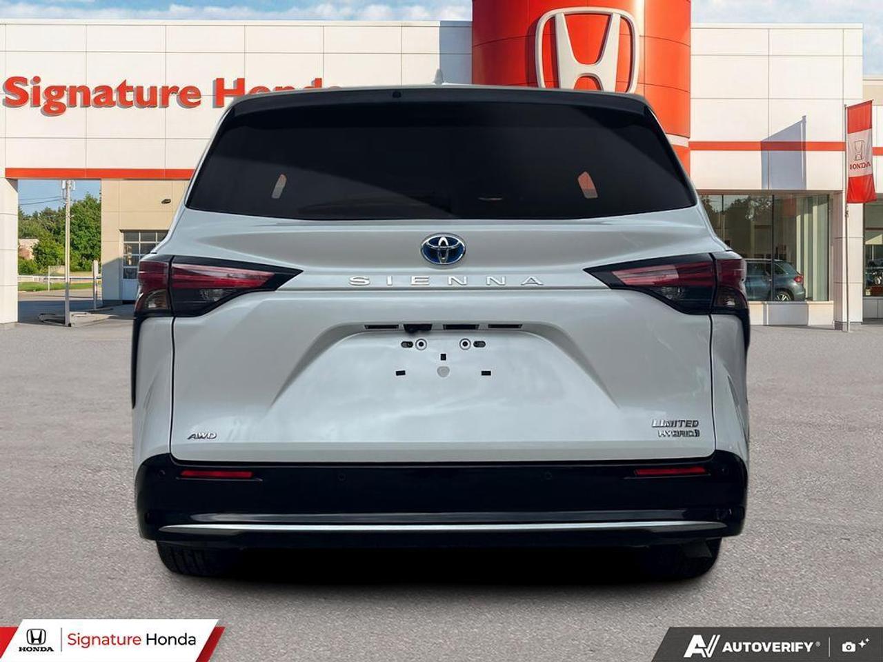 2024 Toyota Sienna LIMITED Photo
