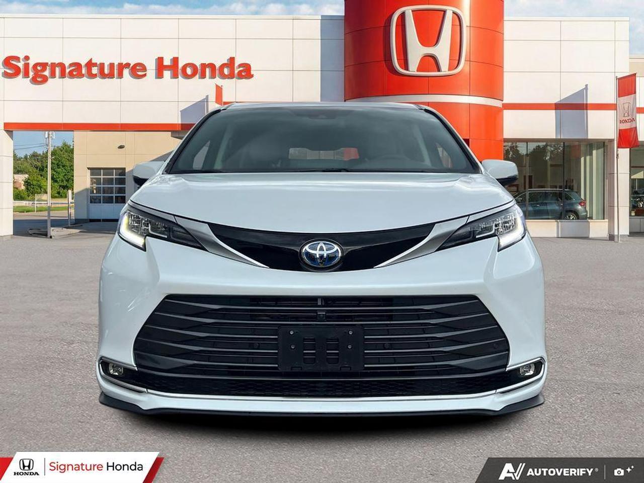 2024 Toyota Sienna LIMITED Photo