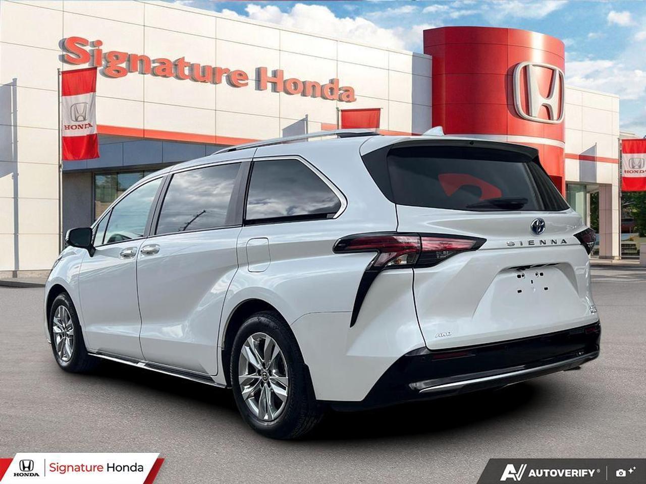 2024 Toyota Sienna LIMITED Photo3