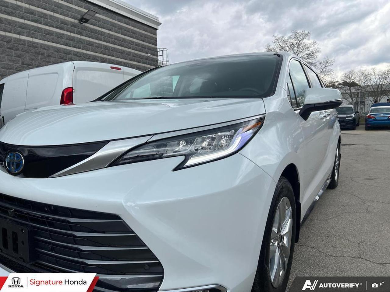 2024 Toyota Sienna LIMITED Photo