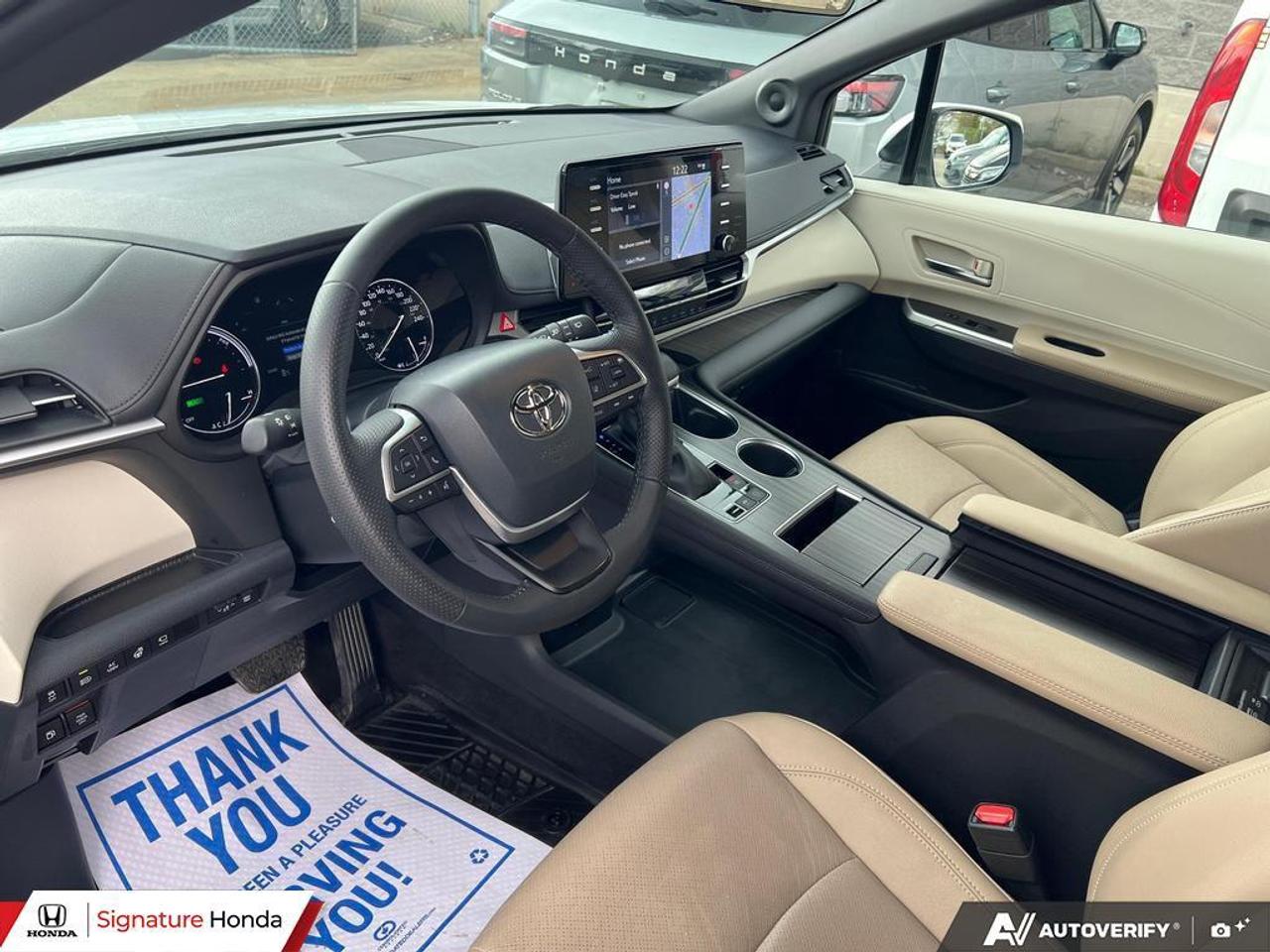 2024 Toyota Sienna LIMITED Photo