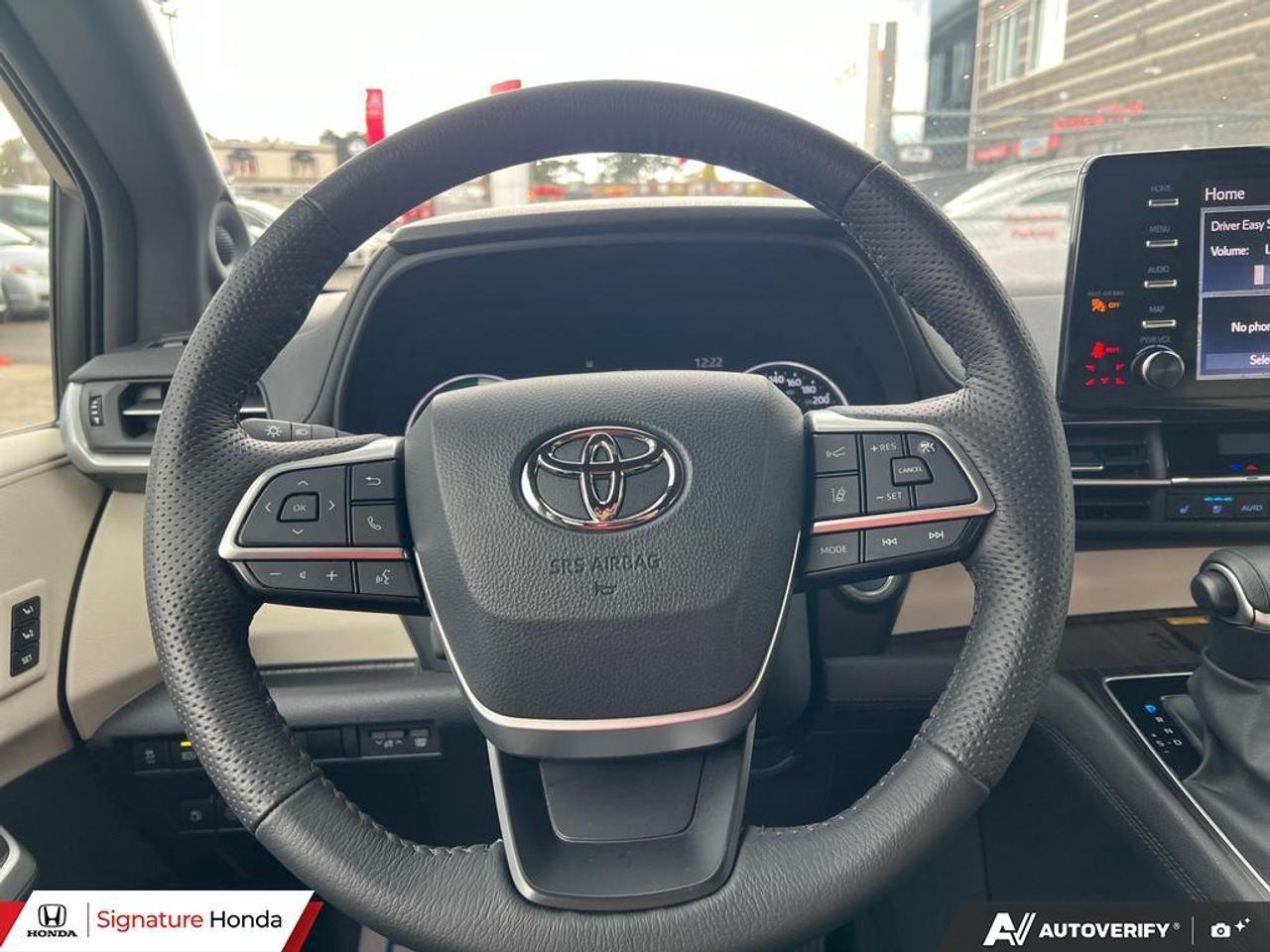 2024 Toyota Sienna LIMITED Photo