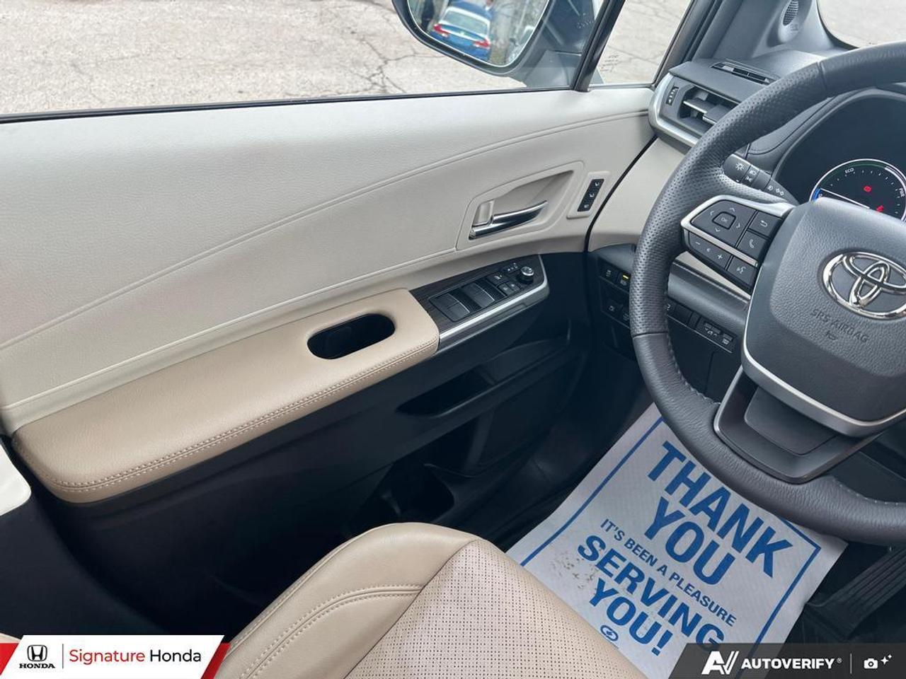 2024 Toyota Sienna LIMITED Photo