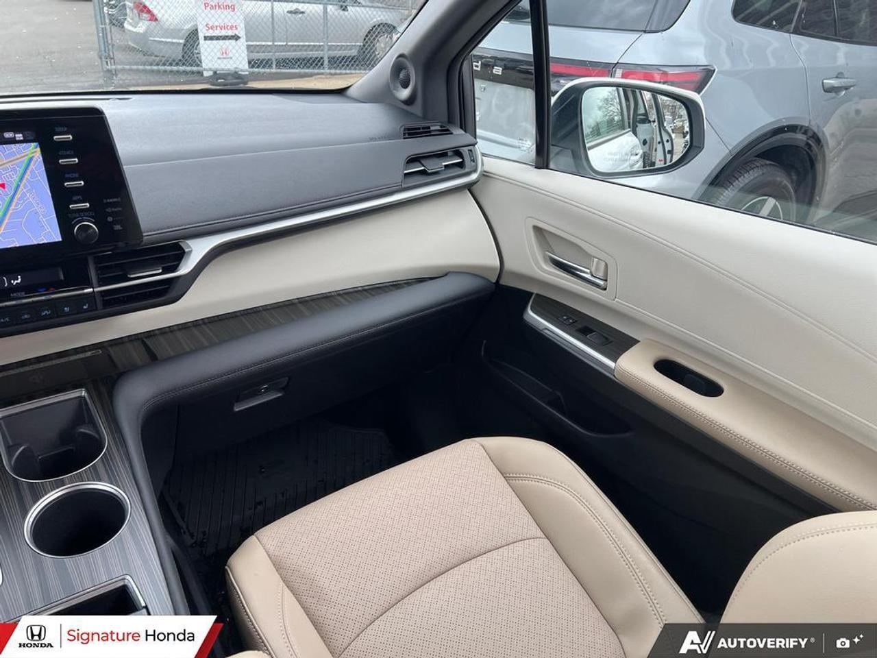 2024 Toyota Sienna LIMITED Photo
