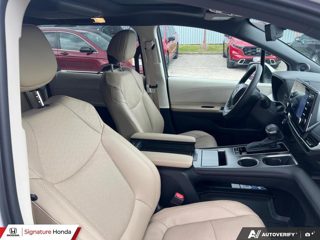2024 Toyota Sienna LIMITED Photo