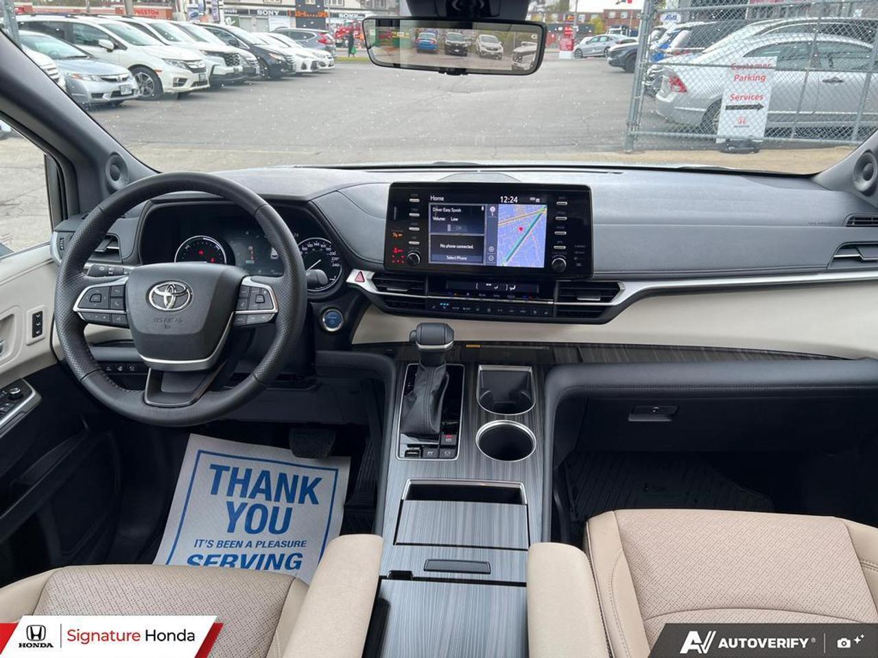 2024 Toyota Sienna LIMITED Photo