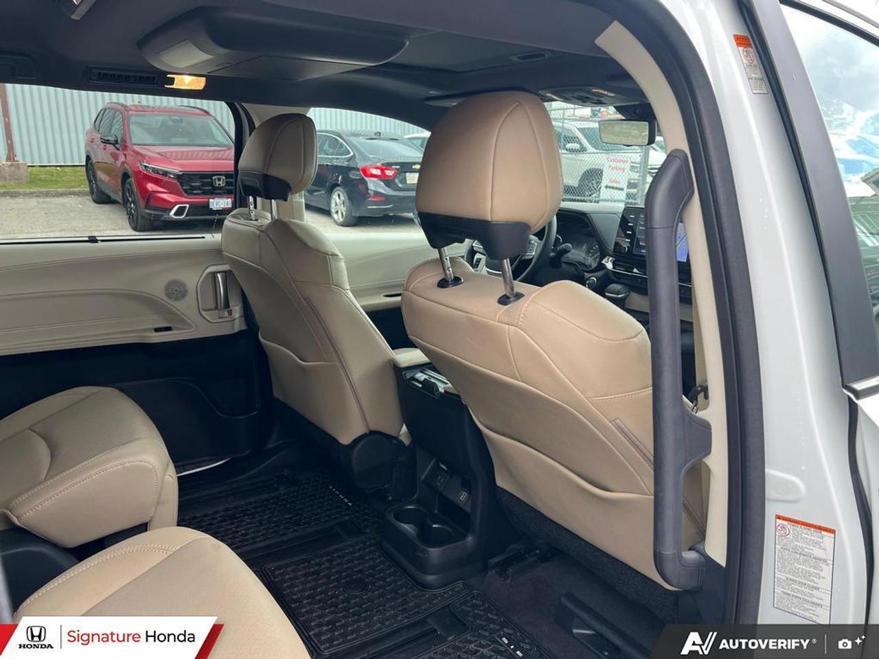2024 Toyota Sienna LIMITED Photo