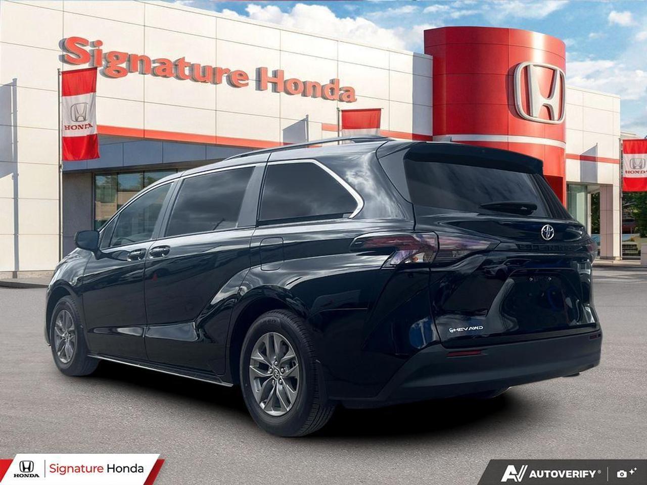 2026 Toyota Sienna LE Photo