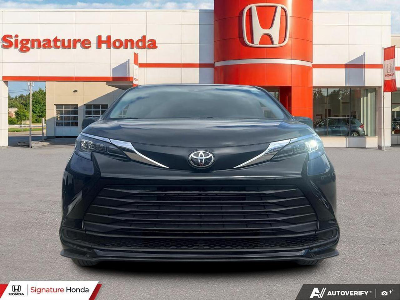 2026 Toyota Sienna LE Photo