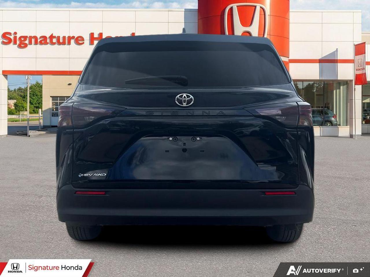 2026 Toyota Sienna LE Photo
