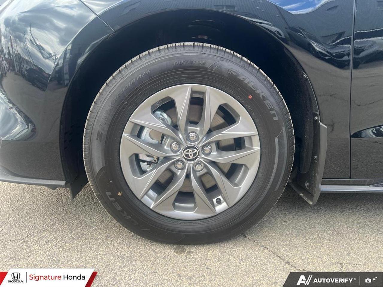 2026 Toyota Sienna LE Photo