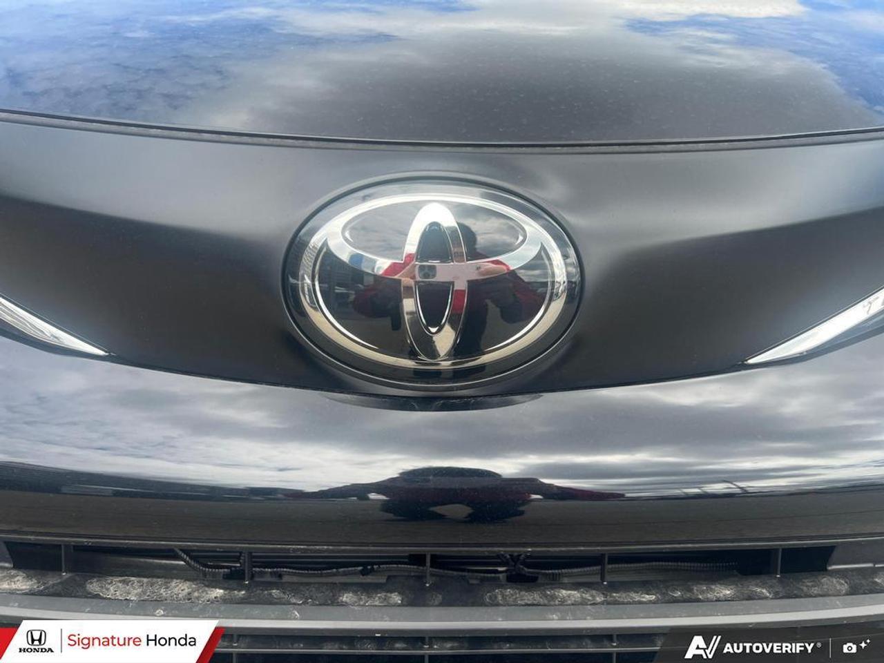2026 Toyota Sienna LE Photo