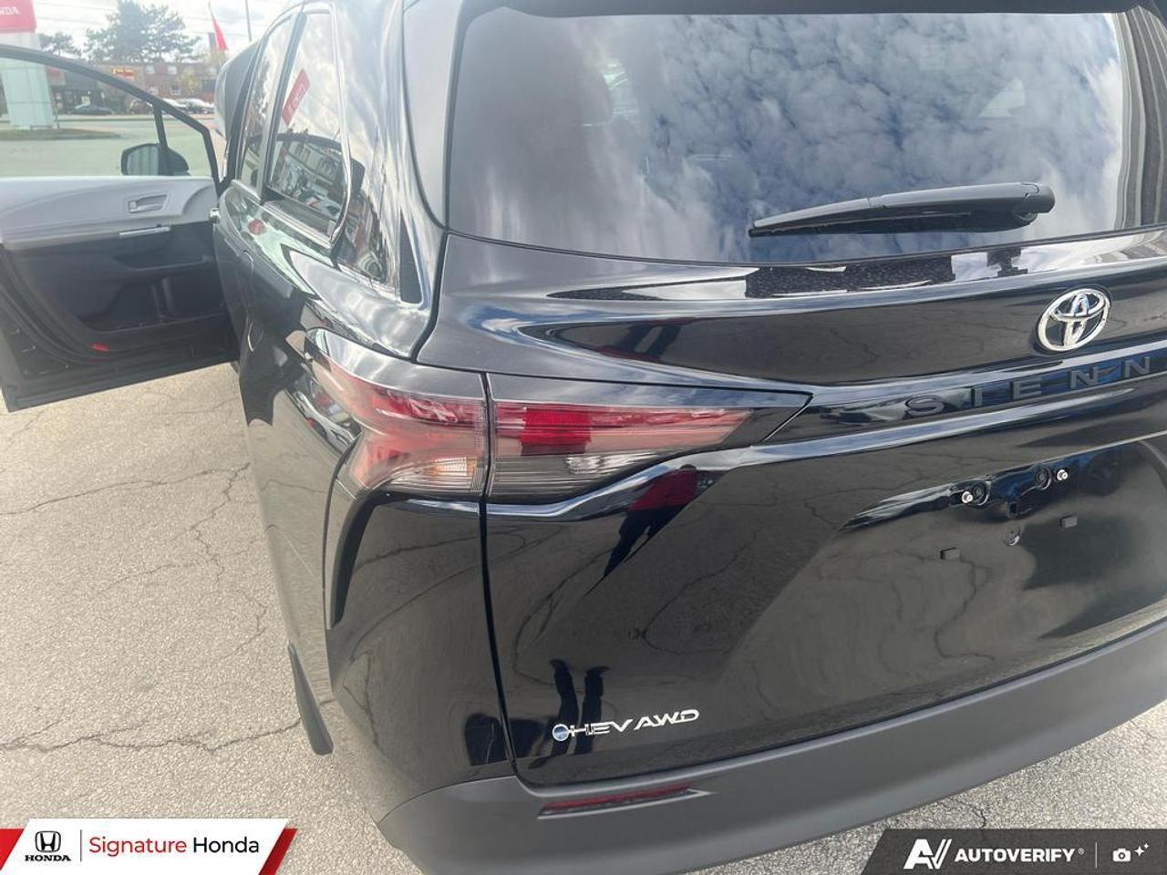 2026 Toyota Sienna LE Photo