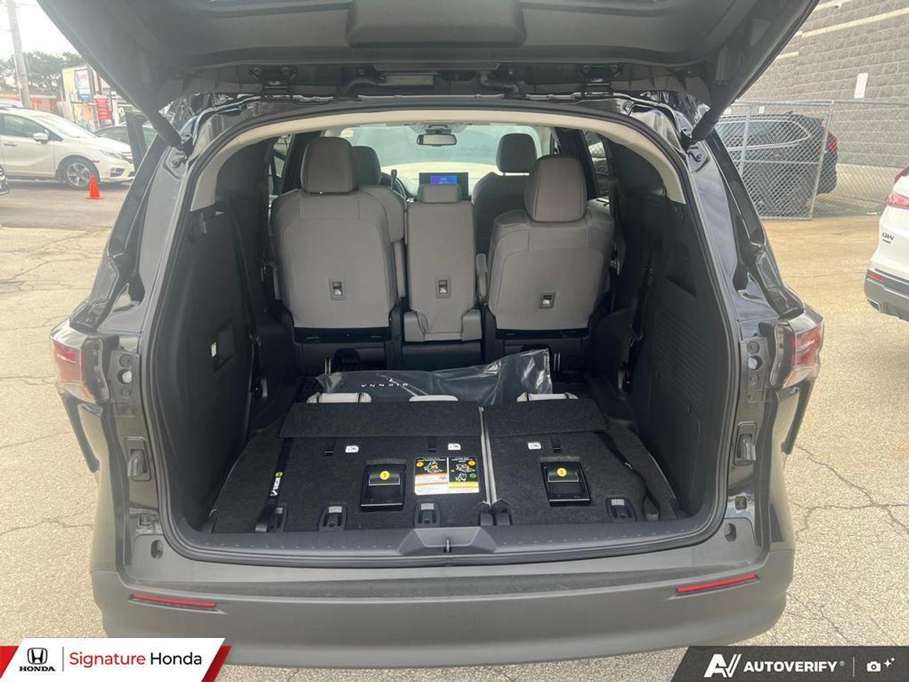 2026 Toyota Sienna LE Photo