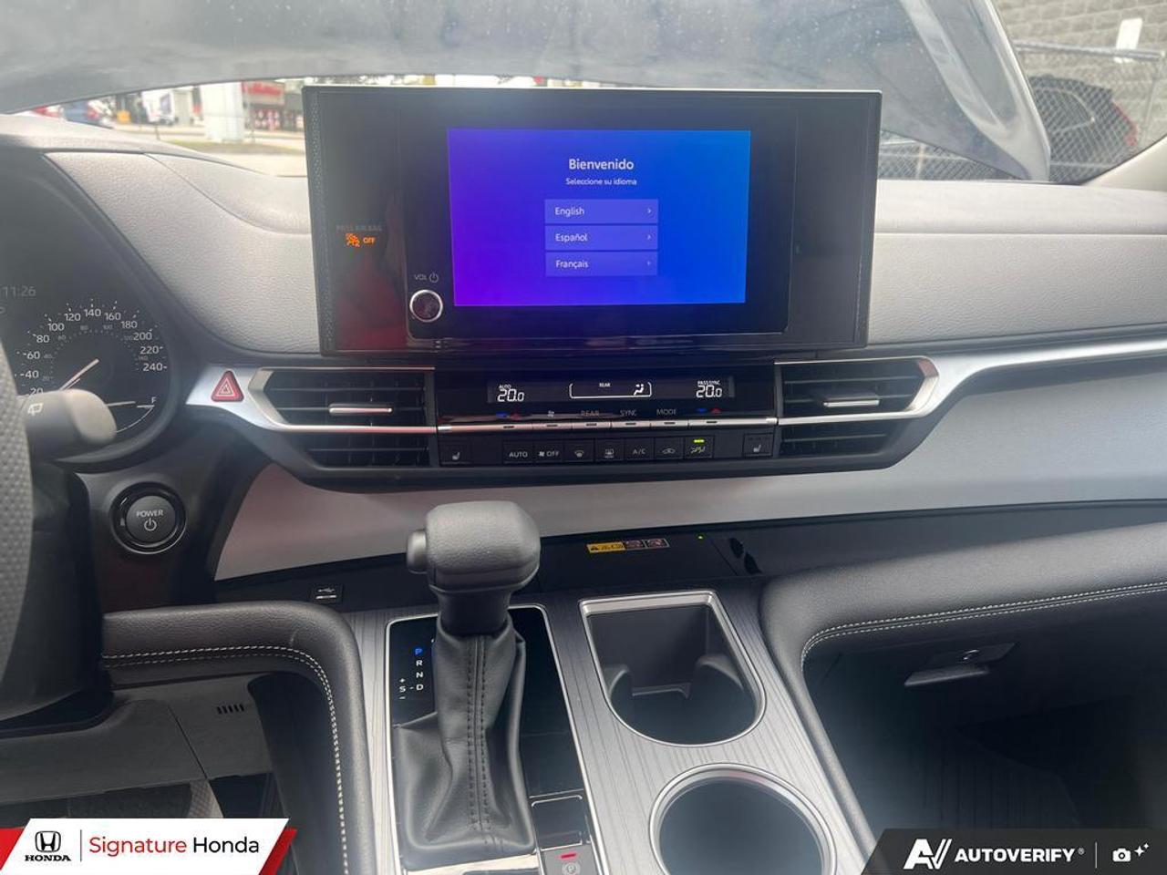 2026 Toyota Sienna LE Photo