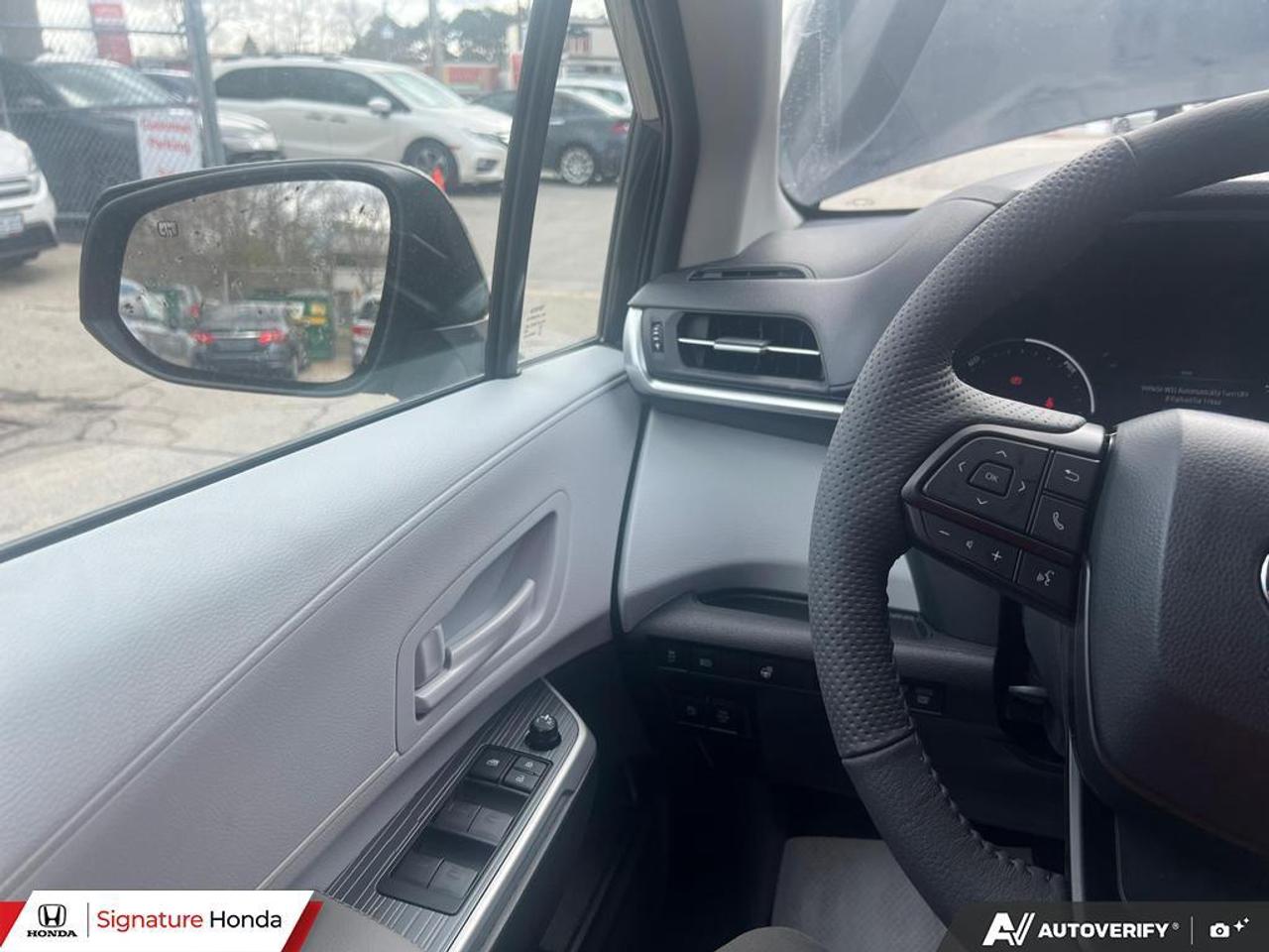 2026 Toyota Sienna LE Photo