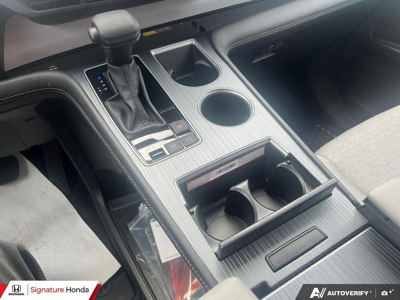 2026 Toyota Sienna LE Photo