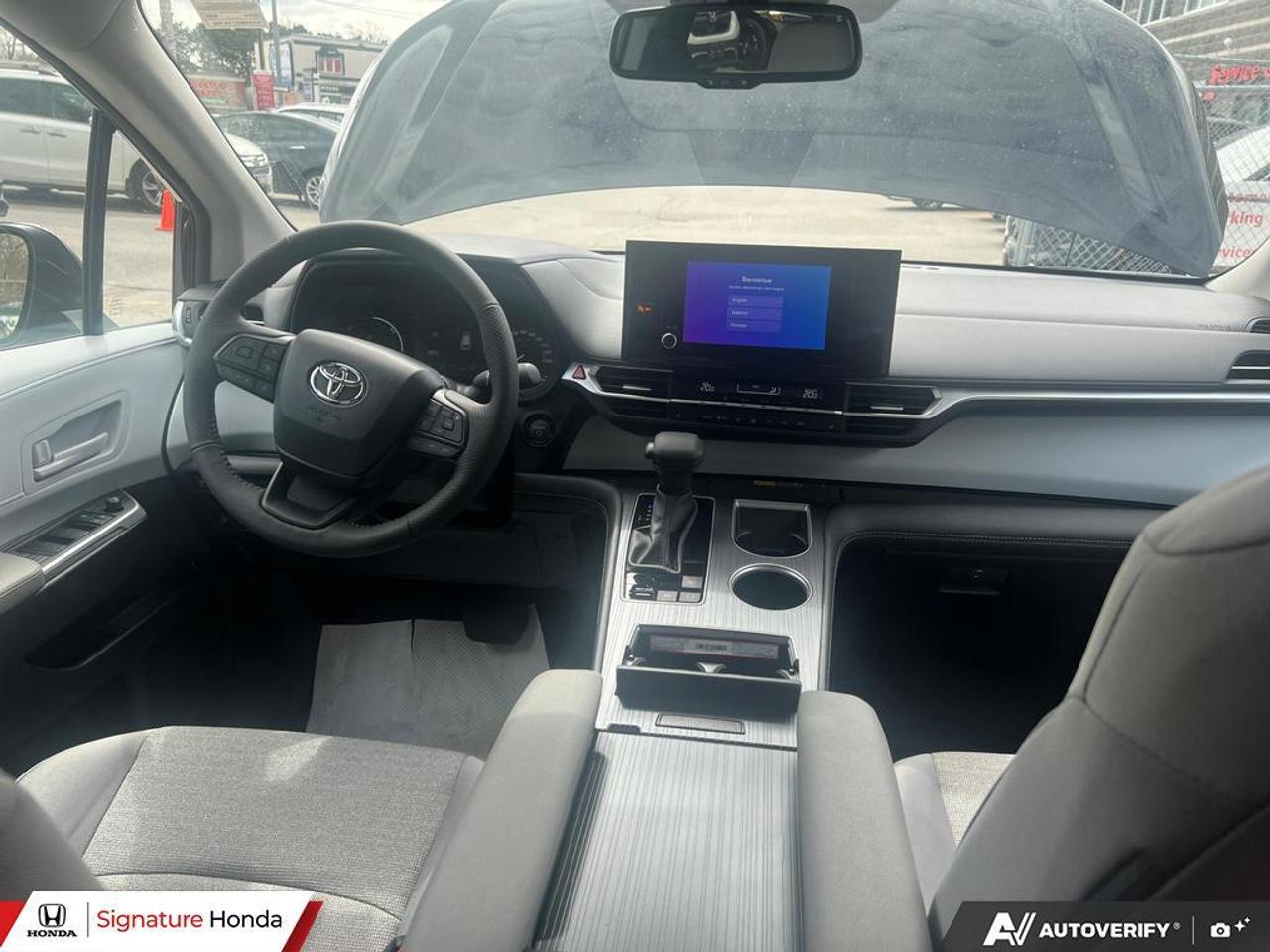 2026 Toyota Sienna LE Photo