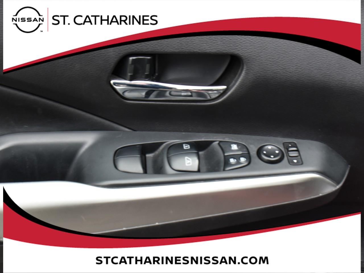 2020 Nissan Kicks SR Photo