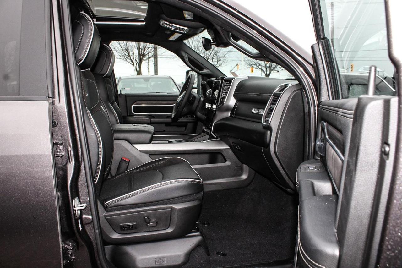 2025 RAM 3500 Laramie Crew Cab Night Edition 4x4  Gps SiriusXM S Photo