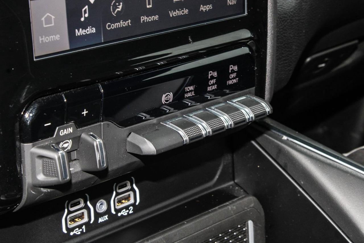 2025 RAM 3500 Laramie Crew Cab Night Edition 4x4  Gps SiriusXM S Photo