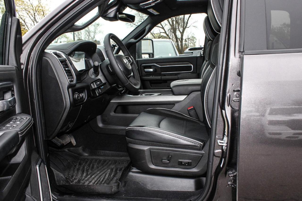 2025 RAM 3500 Laramie Crew Cab Night Edition 4x4  Gps SiriusXM S Photo