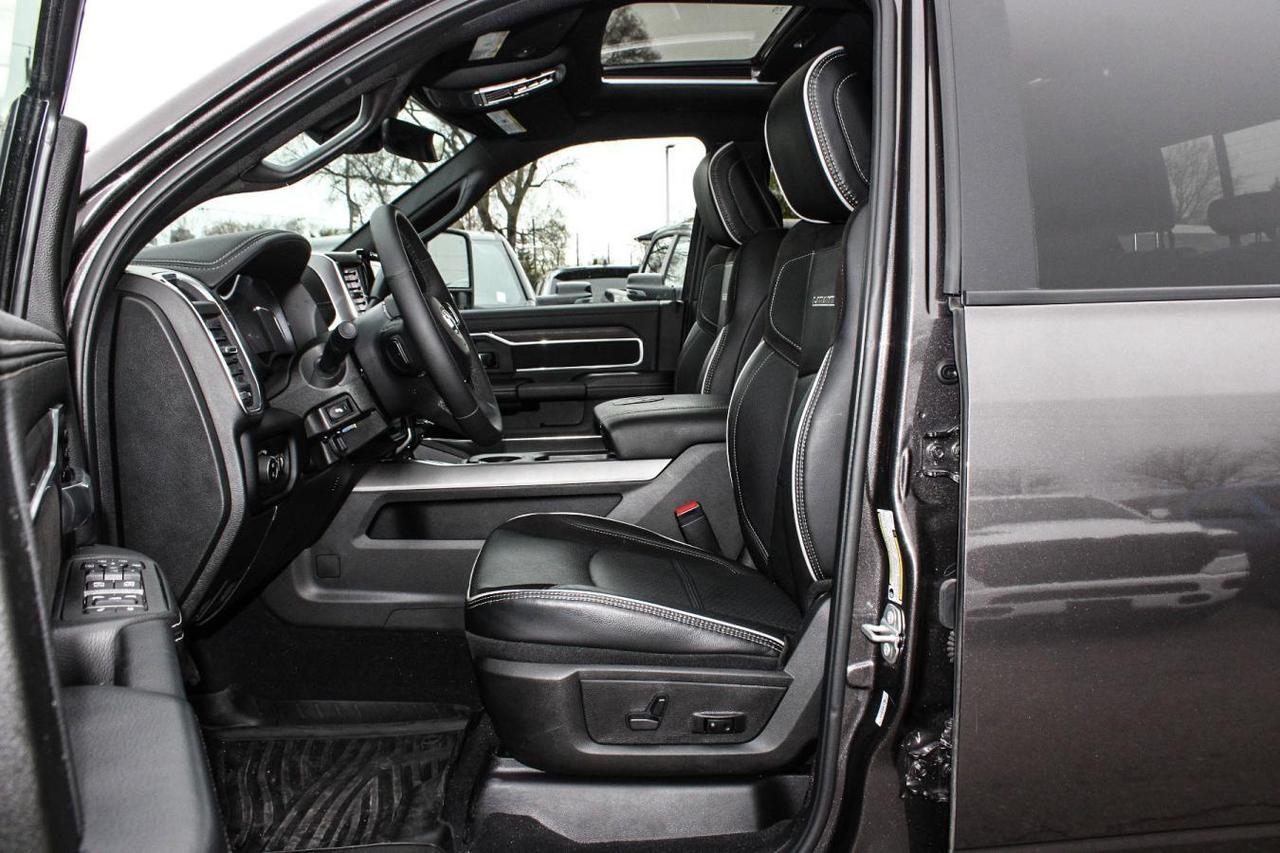 2025 RAM 3500 Laramie Crew Cab Night Edition 4x4  Gps SiriusXM S Photo