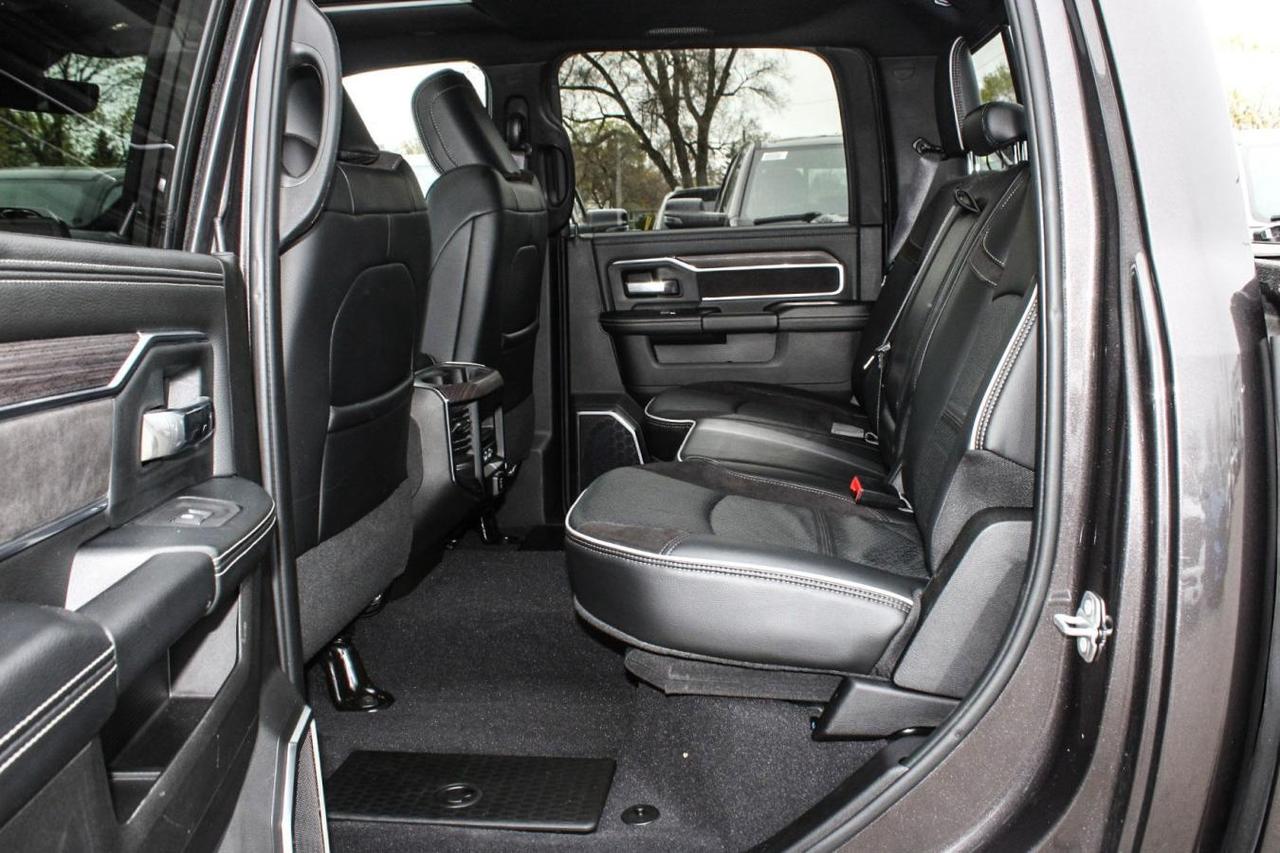 2025 RAM 3500 Laramie Crew Cab Night Edition 4x4  Gps SiriusXM S Photo