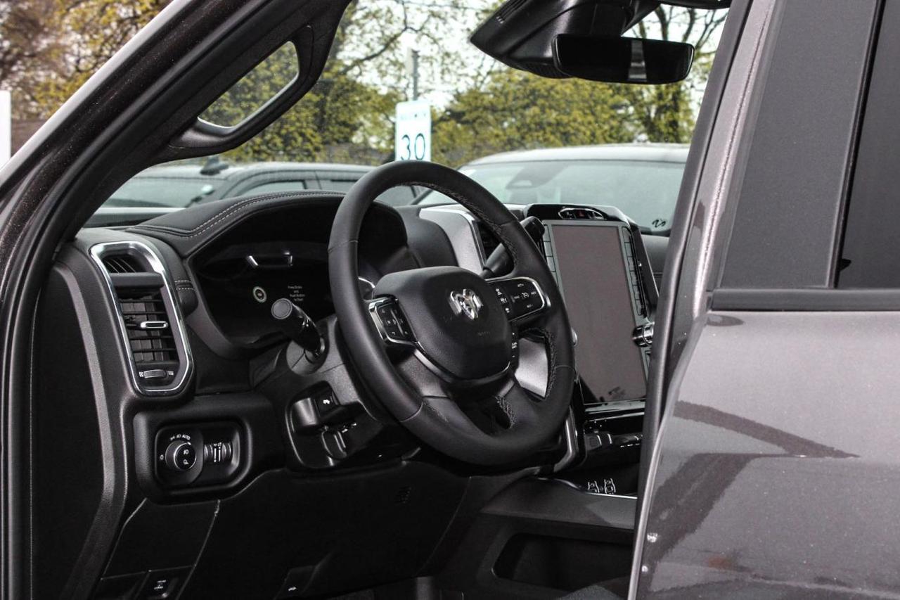 2025 RAM 3500 Laramie Crew Cab Night Edition 4x4  Gps SiriusXM S Photo