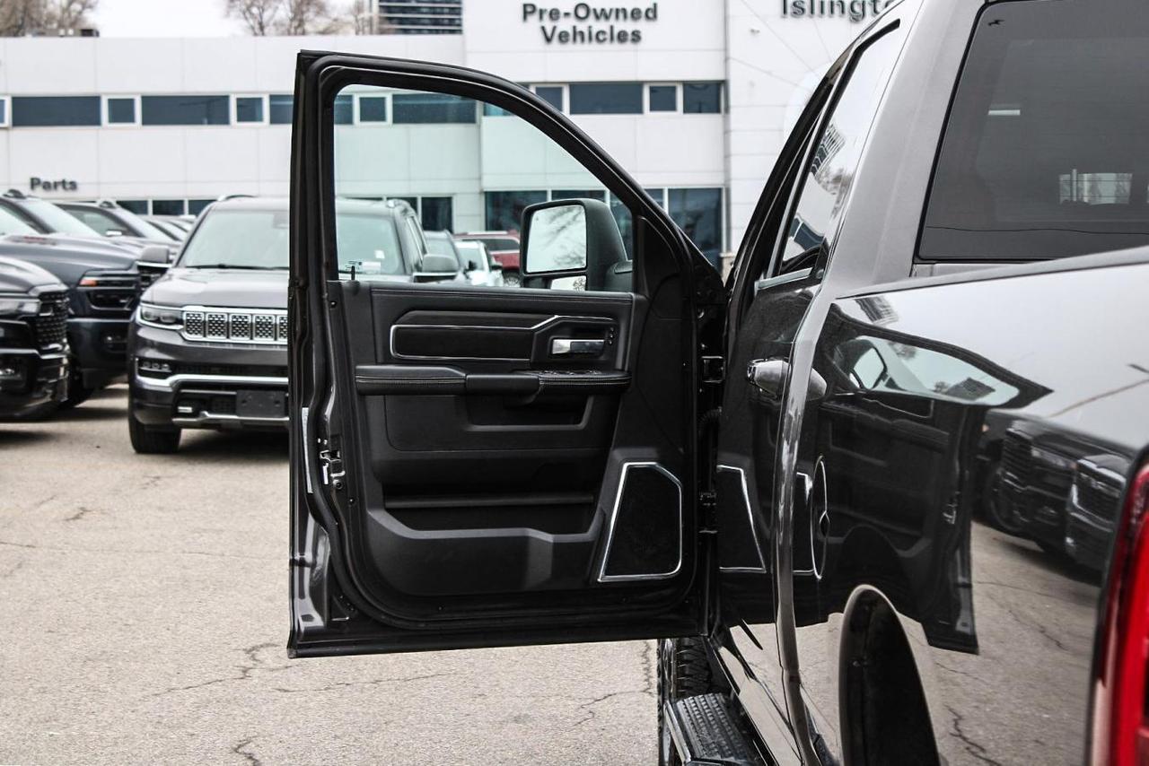 2025 RAM 3500 Laramie Crew Cab Night Edition 4x4  Gps SiriusXM S Photo