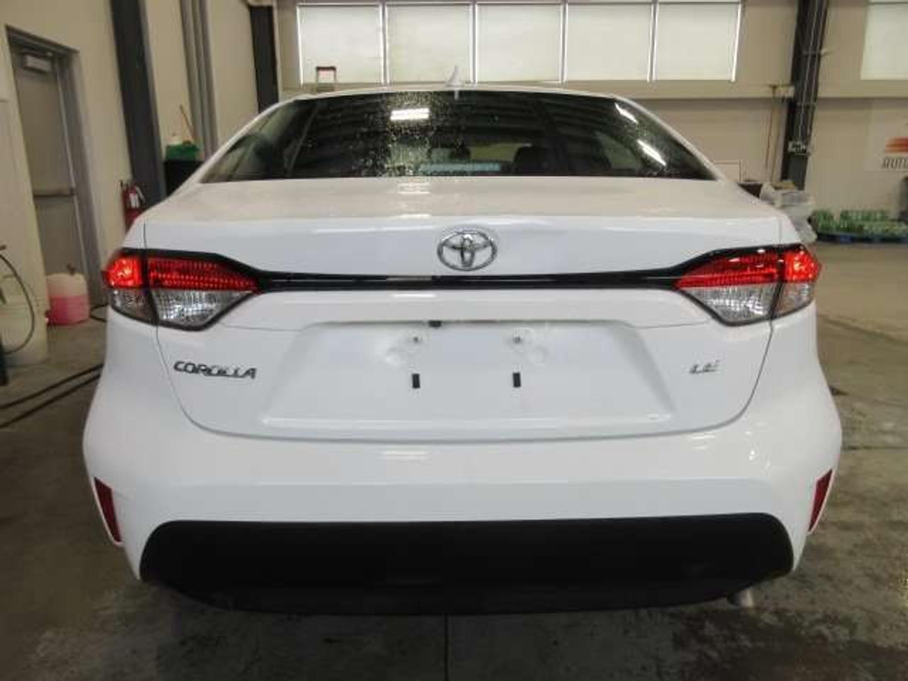 2025 Toyota Corolla LE UPGRADE W/ROOF, ALLOYS, HTD. SEATS, JUST 22K! Photo