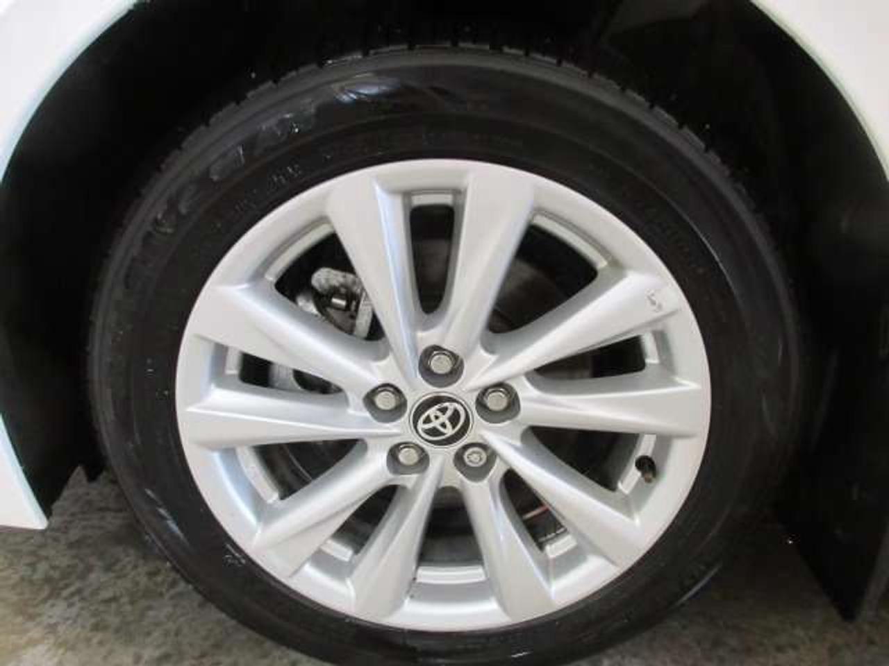 2025 Toyota Corolla LE UPGRADE W/ROOF, ALLOYS, HTD. SEATS, JUST 22K! Photo