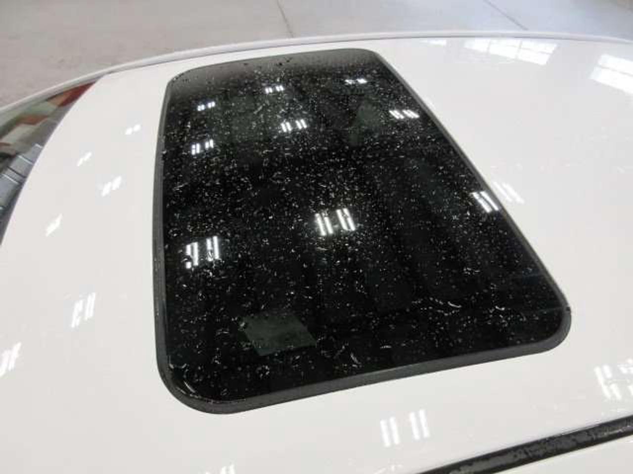 2025 Toyota Corolla LE UPGRADE W/ROOF, ALLOYS, HTD. SEATS, JUST 22K! Photo