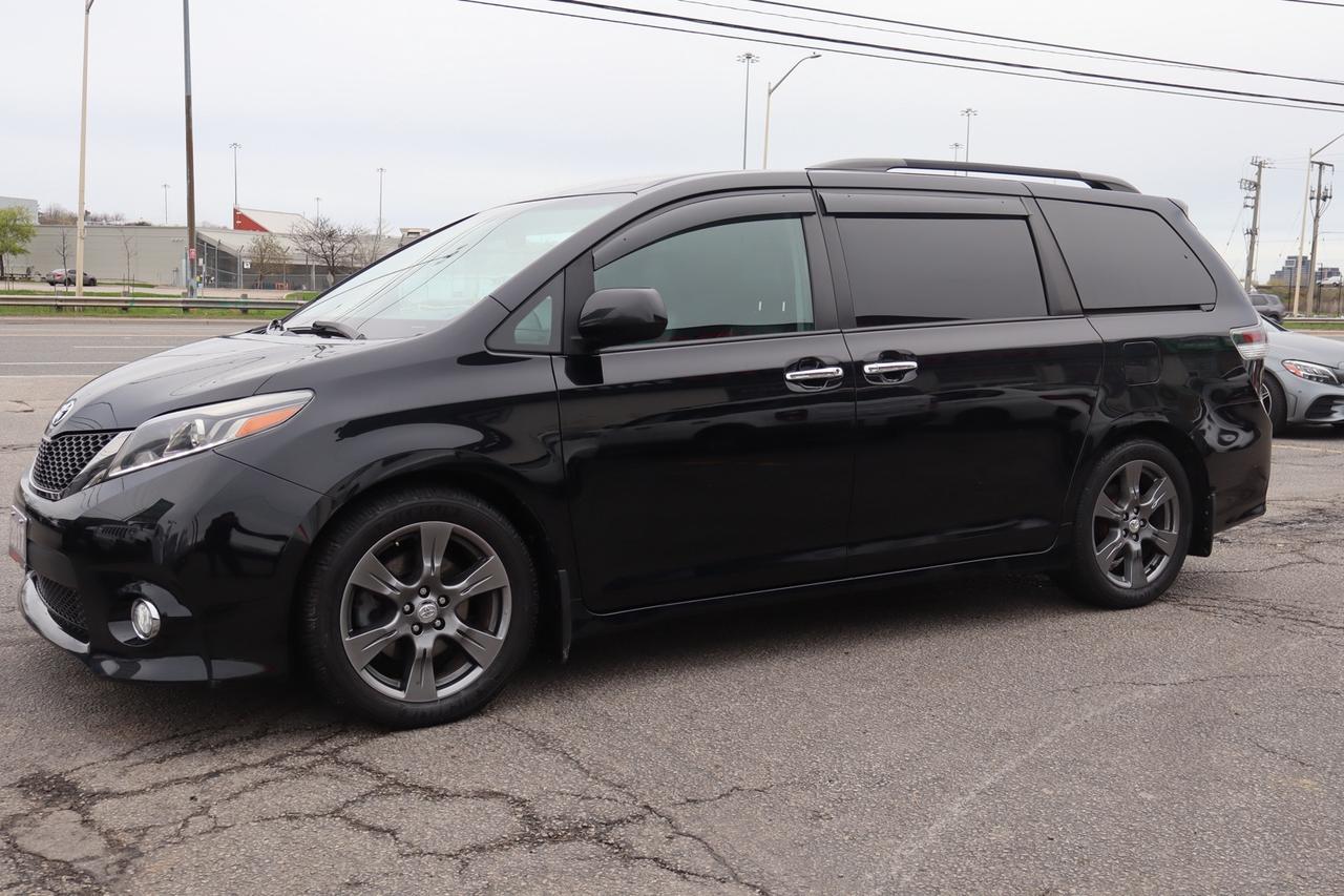 2017 Toyota Sienna SE 8-Passenger Safety Certified Photo2