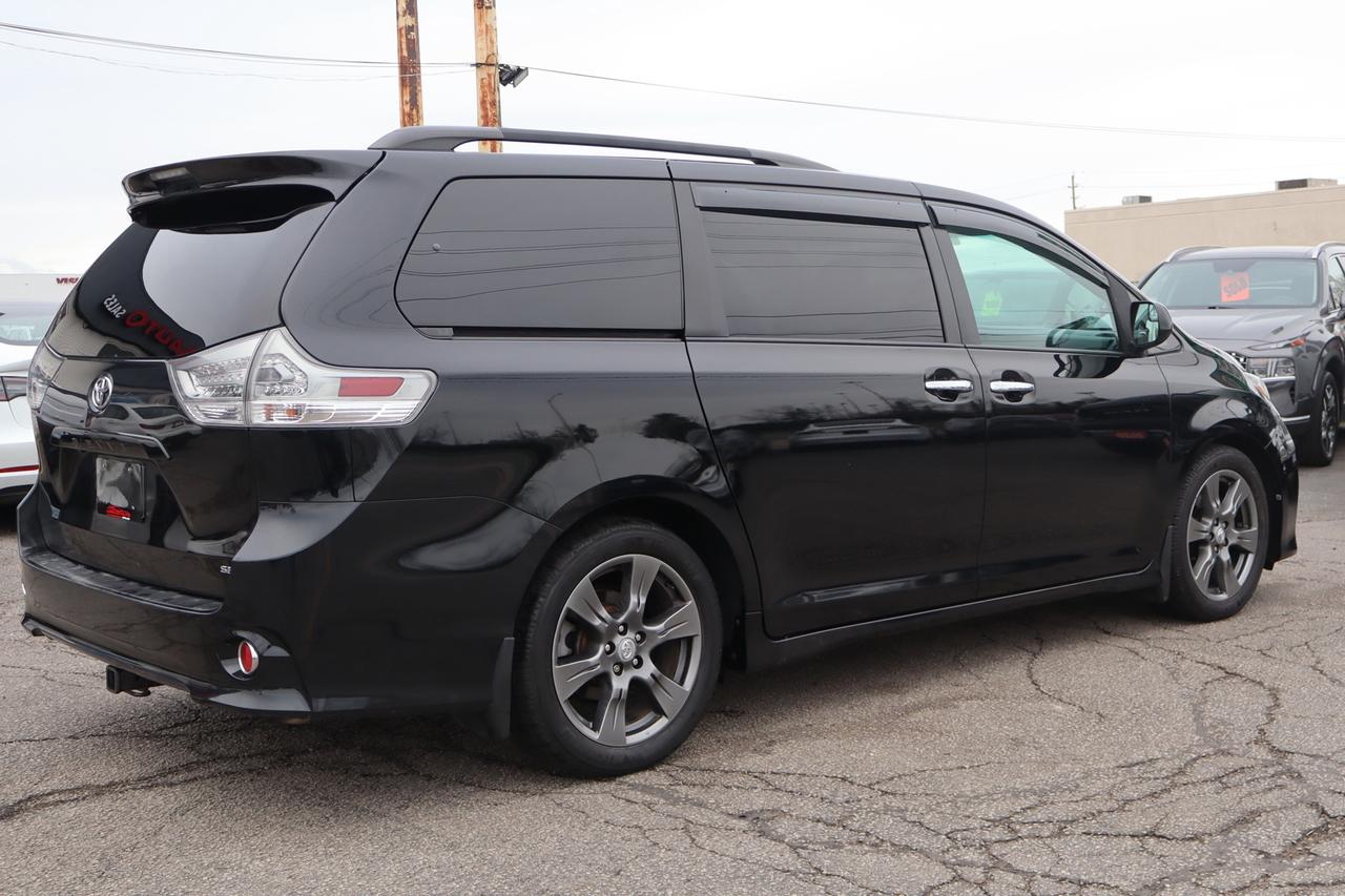 2017 Toyota Sienna SE 8-Passenger Safety Certified Photo